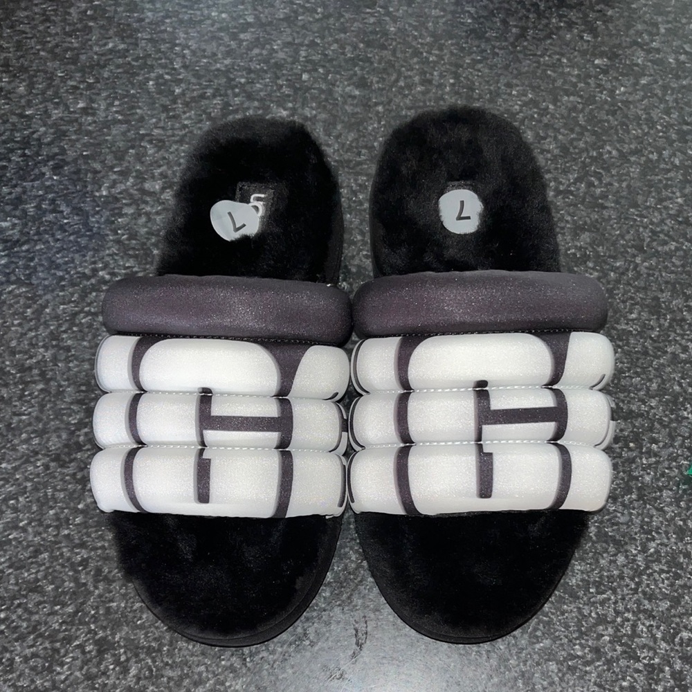 UGG MAXI SLIDE LOGO BLACK SLIDE SLIP ON SHEARLING PUFF SANDAL US 7